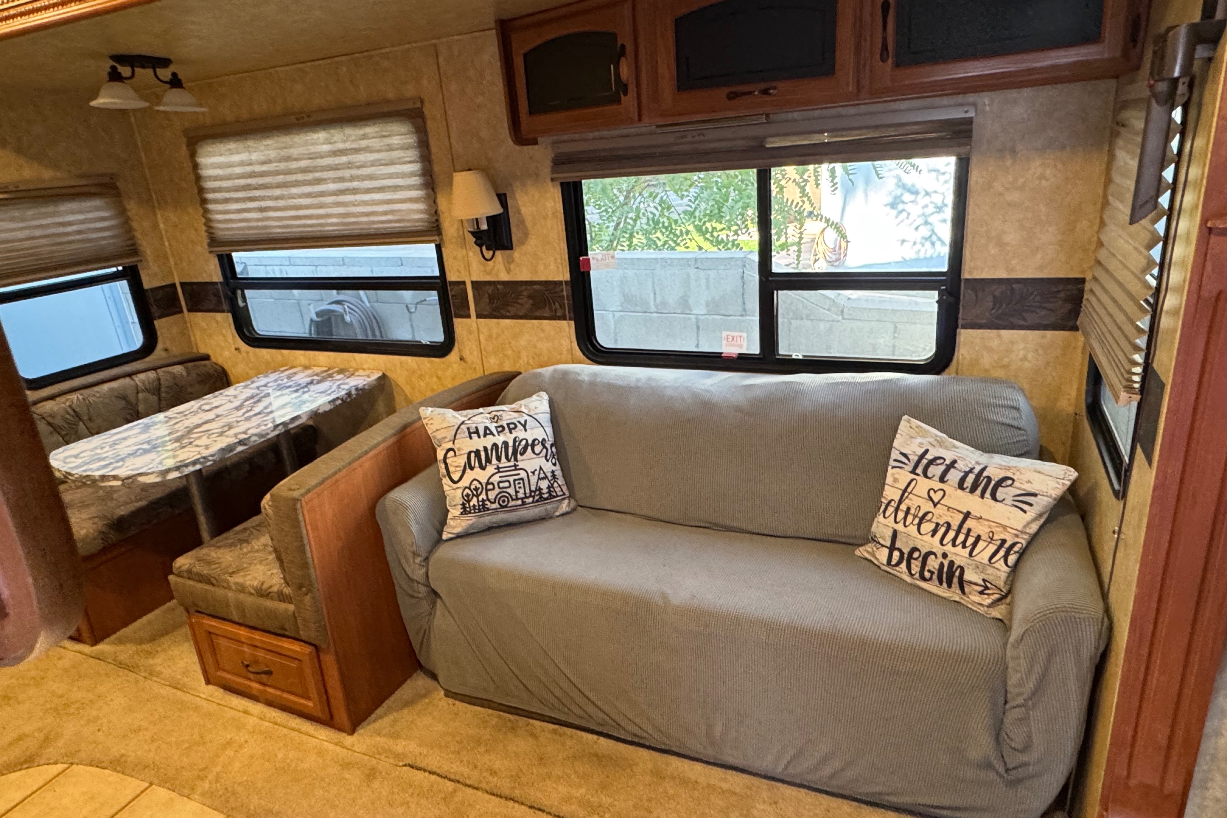 Spacious 5th Wheel with Incredible Bunkroom Floorplan!