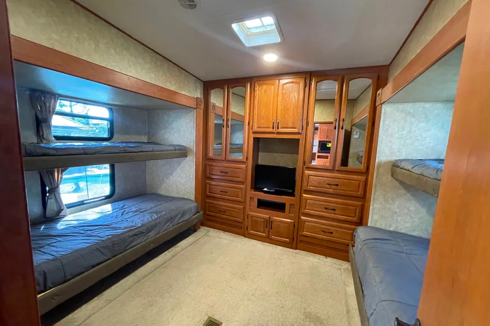 Spacious 5th Wheel with Incredible Bunkroom Floorplan!