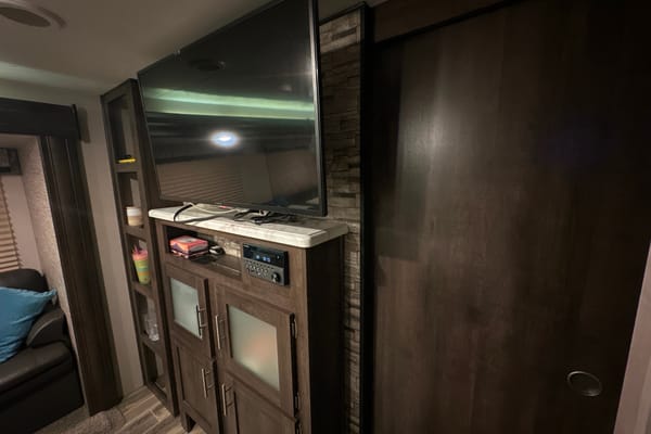Abby’s 33ft 2020 Travel Trailer * Delivery Only*