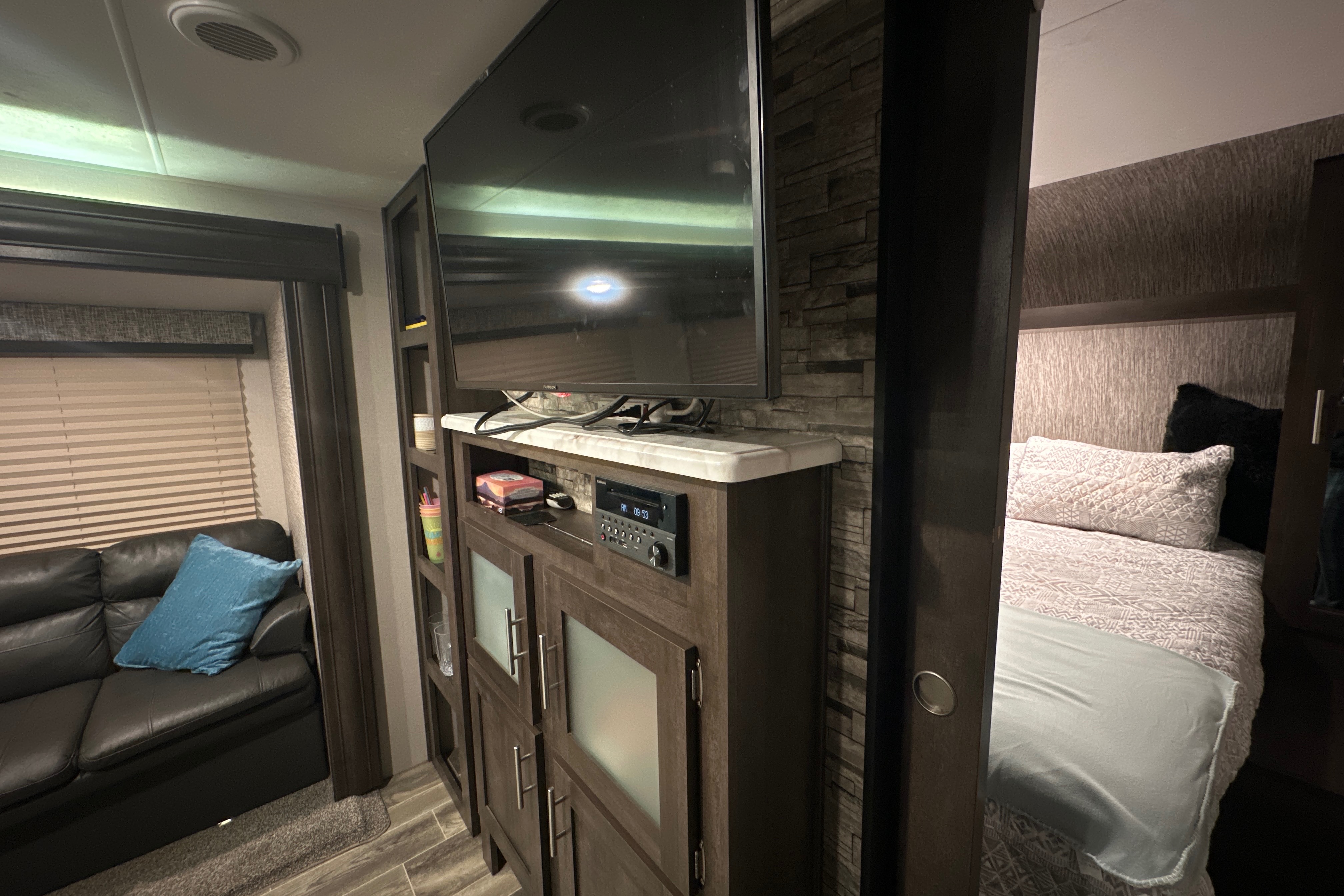 Abby’s 33ft 2020 Travel Trailer * Delivery Only*