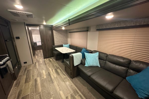 Abby’s 33ft 2020 Travel Trailer * Delivery Only*