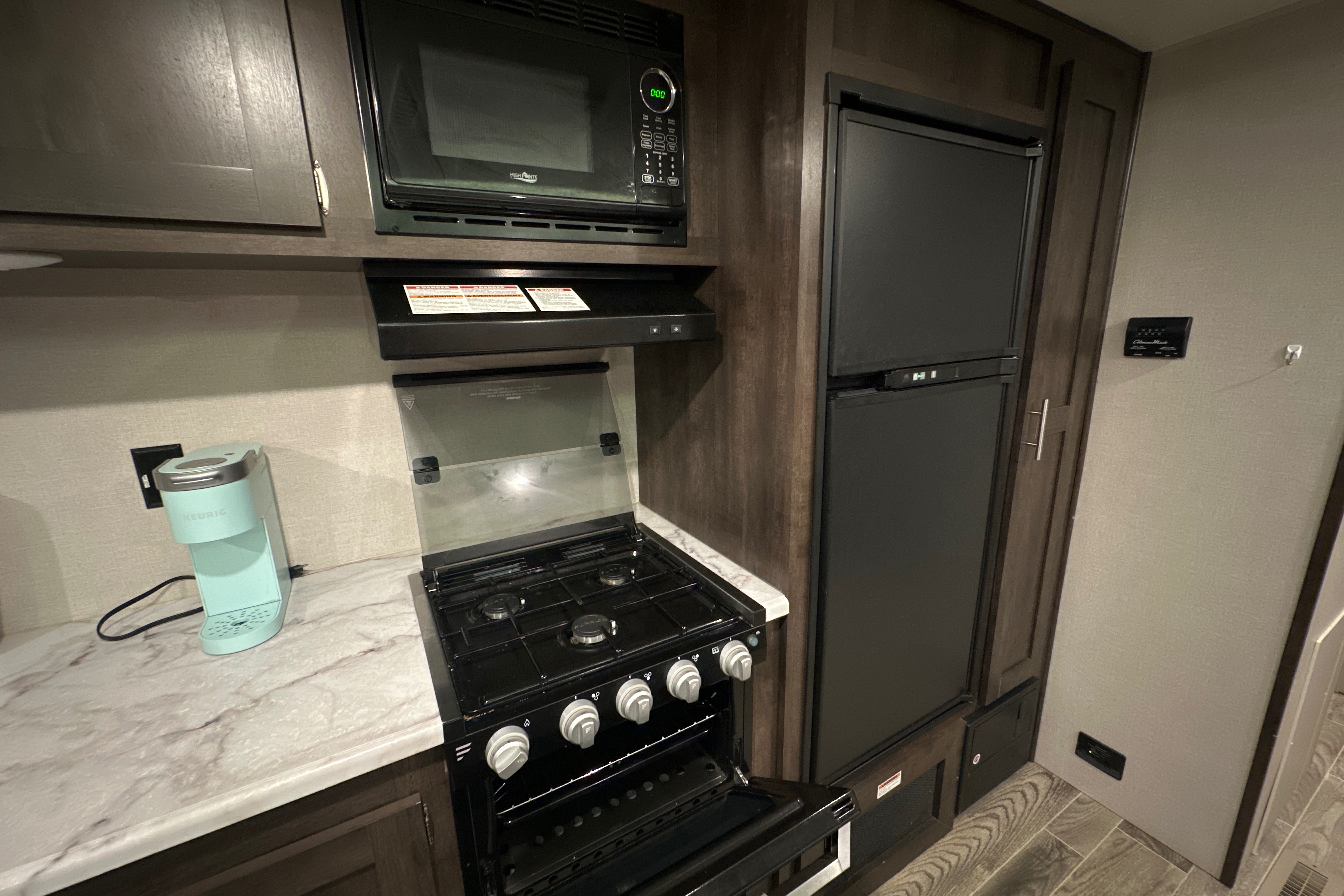 Abby’s 33ft 2020 Travel Trailer * Delivery Only*