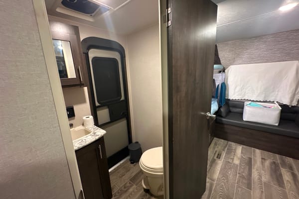Abby’s 33ft 2020 Travel Trailer * Delivery Only*
