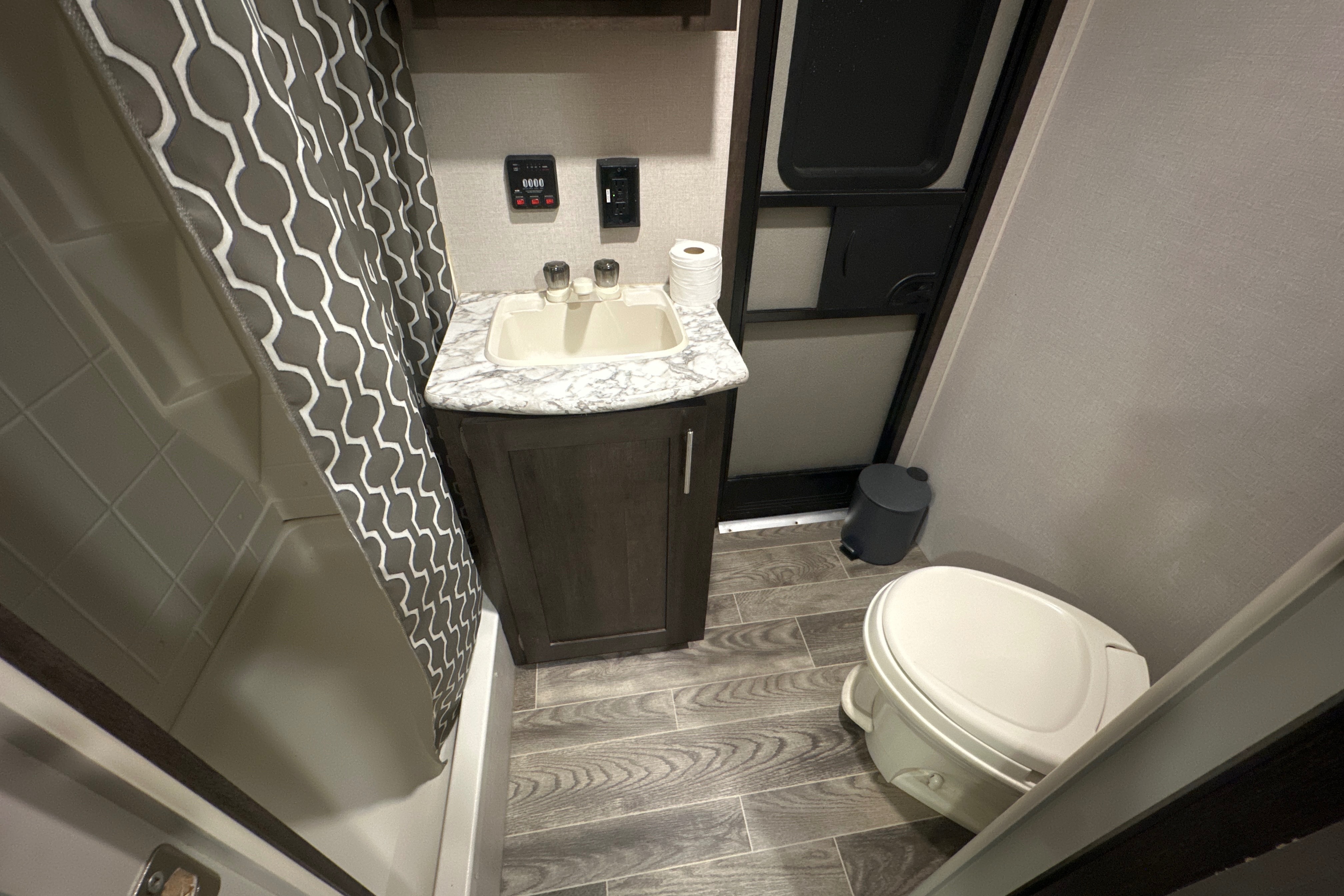 Abby’s 33ft 2020 Travel Trailer * Delivery Only*