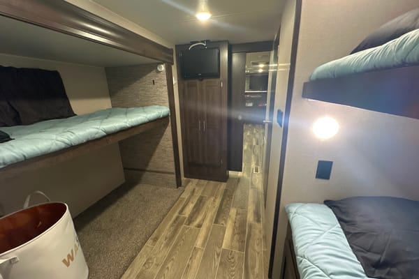 Abby’s 33ft 2020 Travel Trailer * Delivery Only*