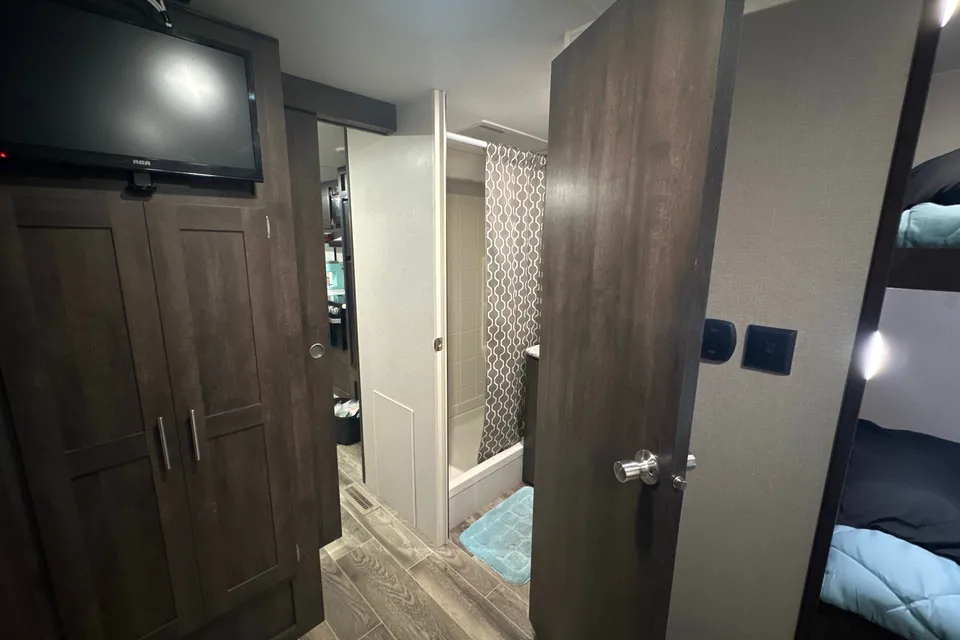 Abby’s 33ft 2020 Travel Trailer * Delivery Only*