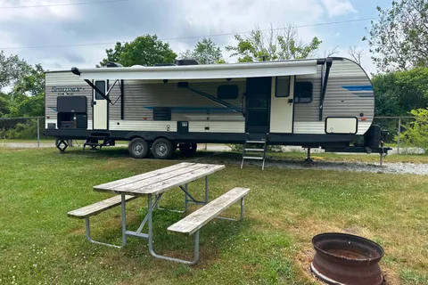 Abby’s 33ft 2020 Travel Trailer * Delivery Only*