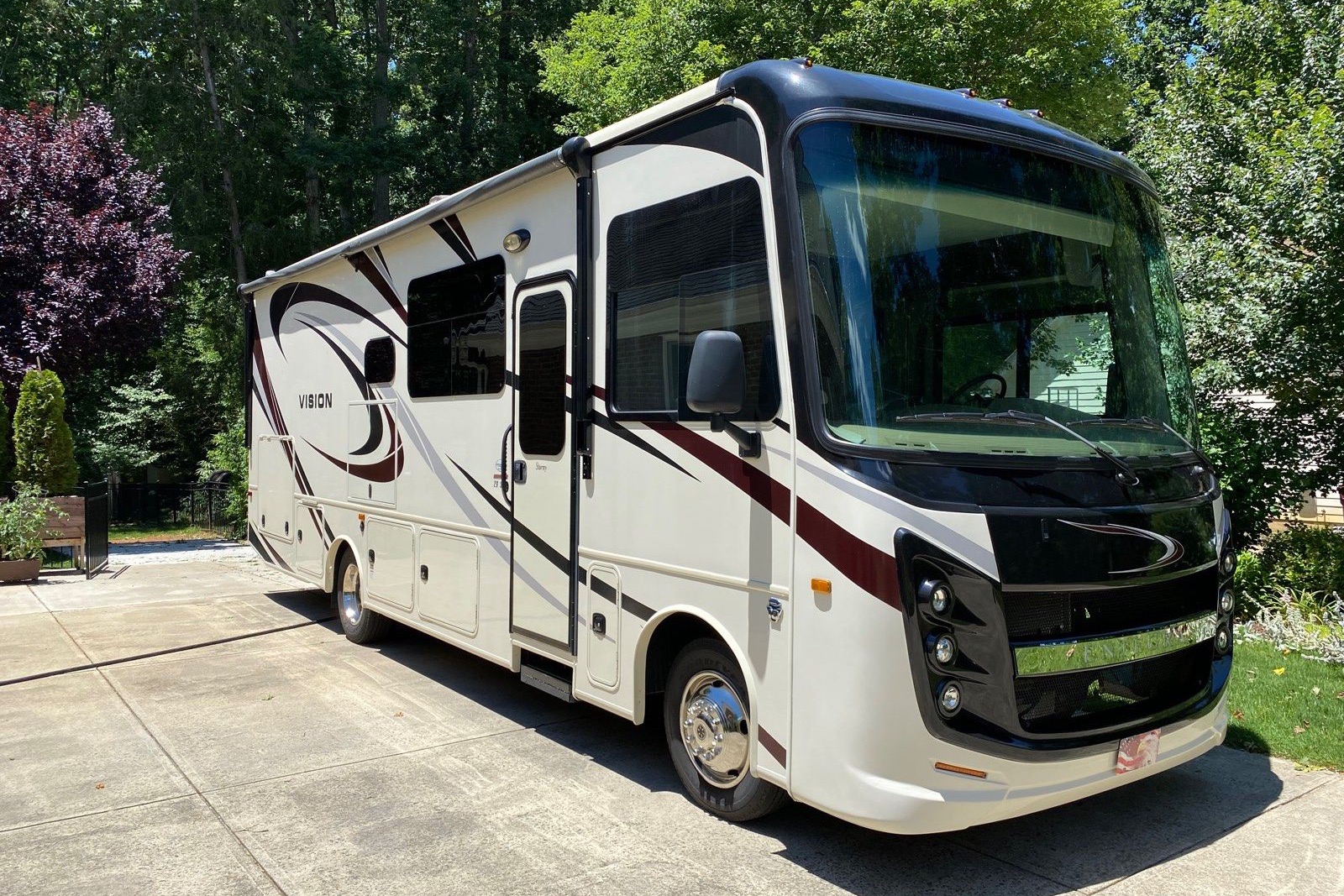 Fully Stocked 2020 Entegra RV – Dog Friendly