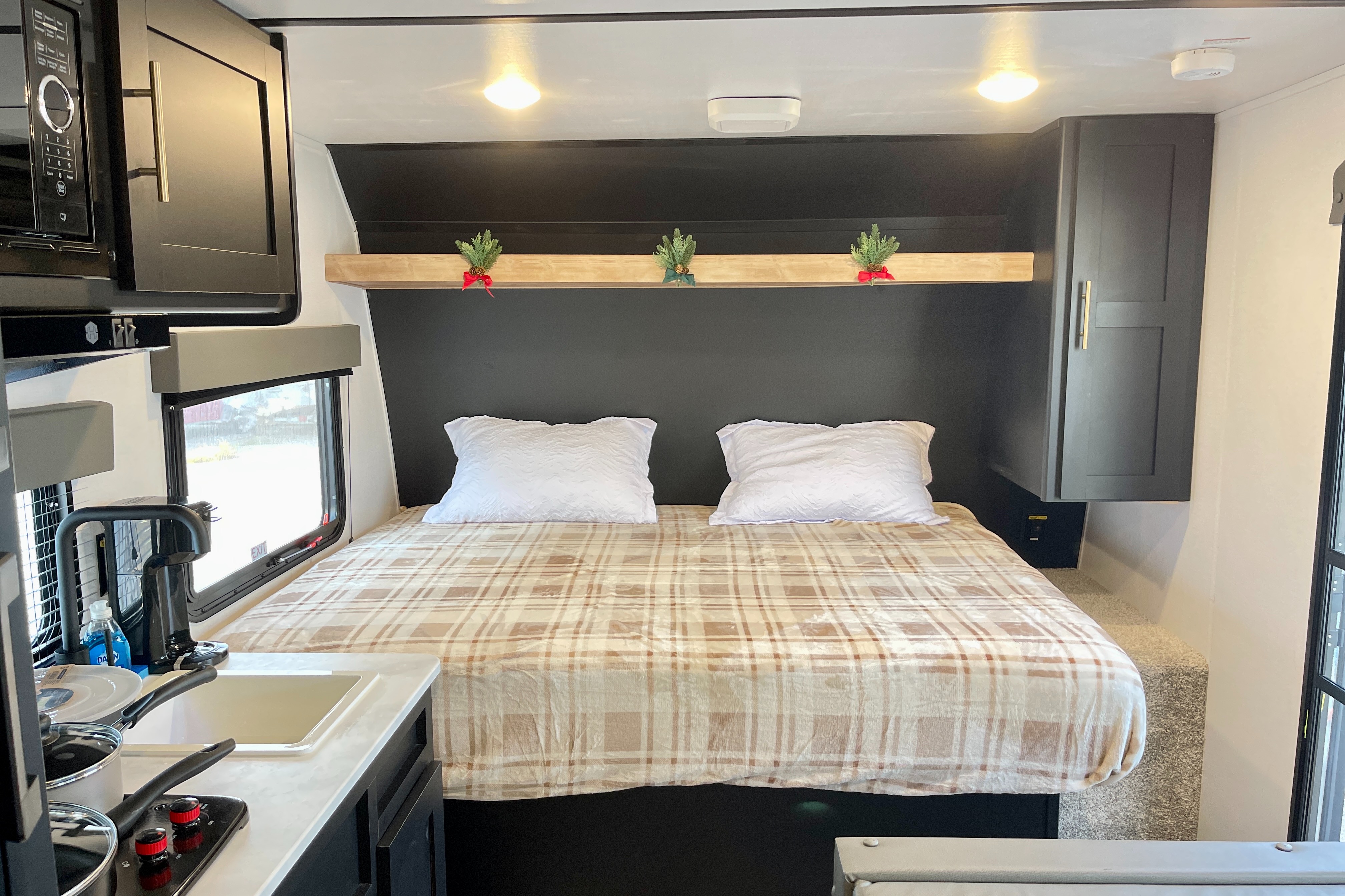 Keystone Springdale RV trailer Sleeps 7 Lightweight