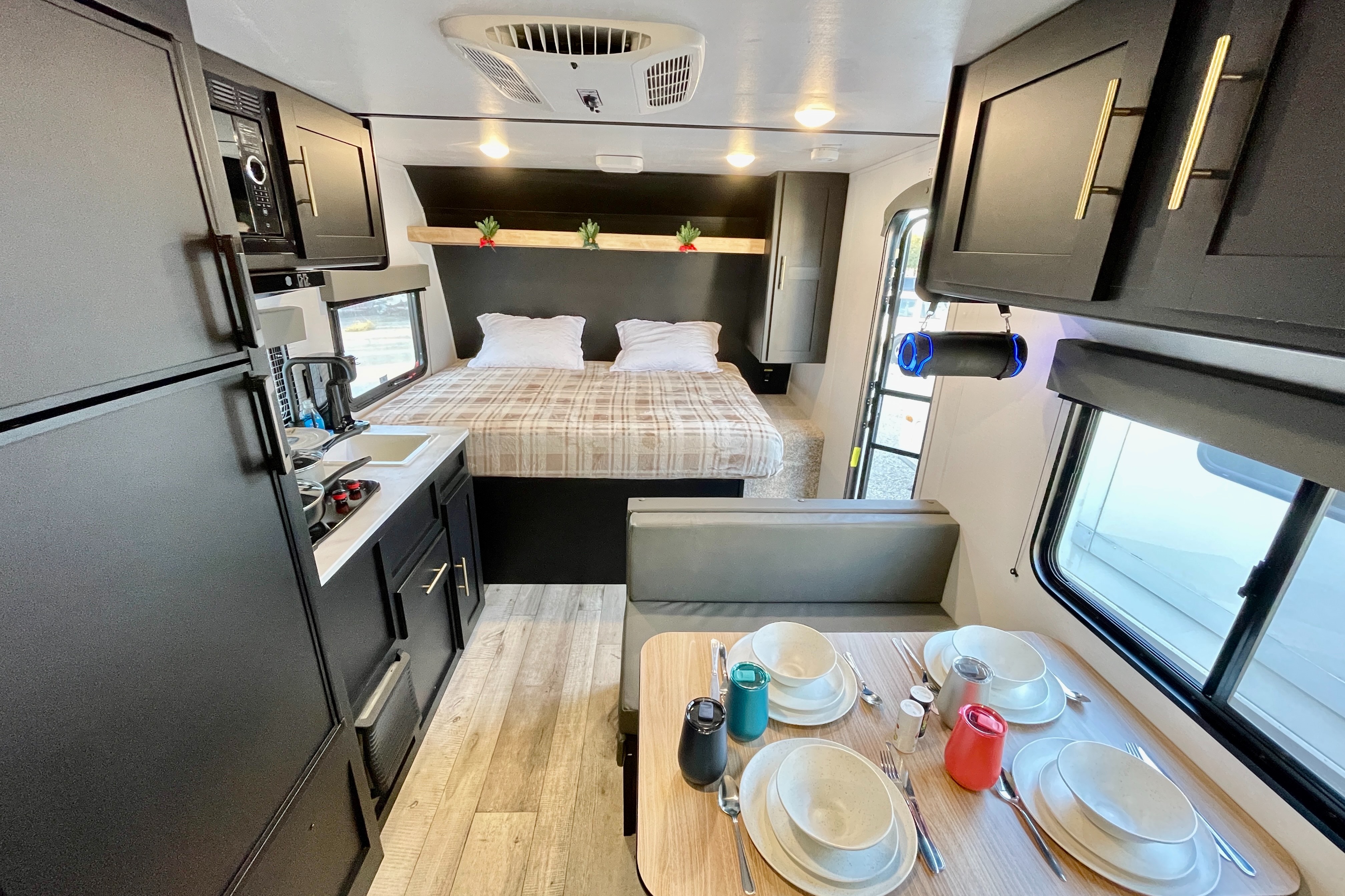 Keystone Springdale RV trailer Sleeps 7 Lightweight