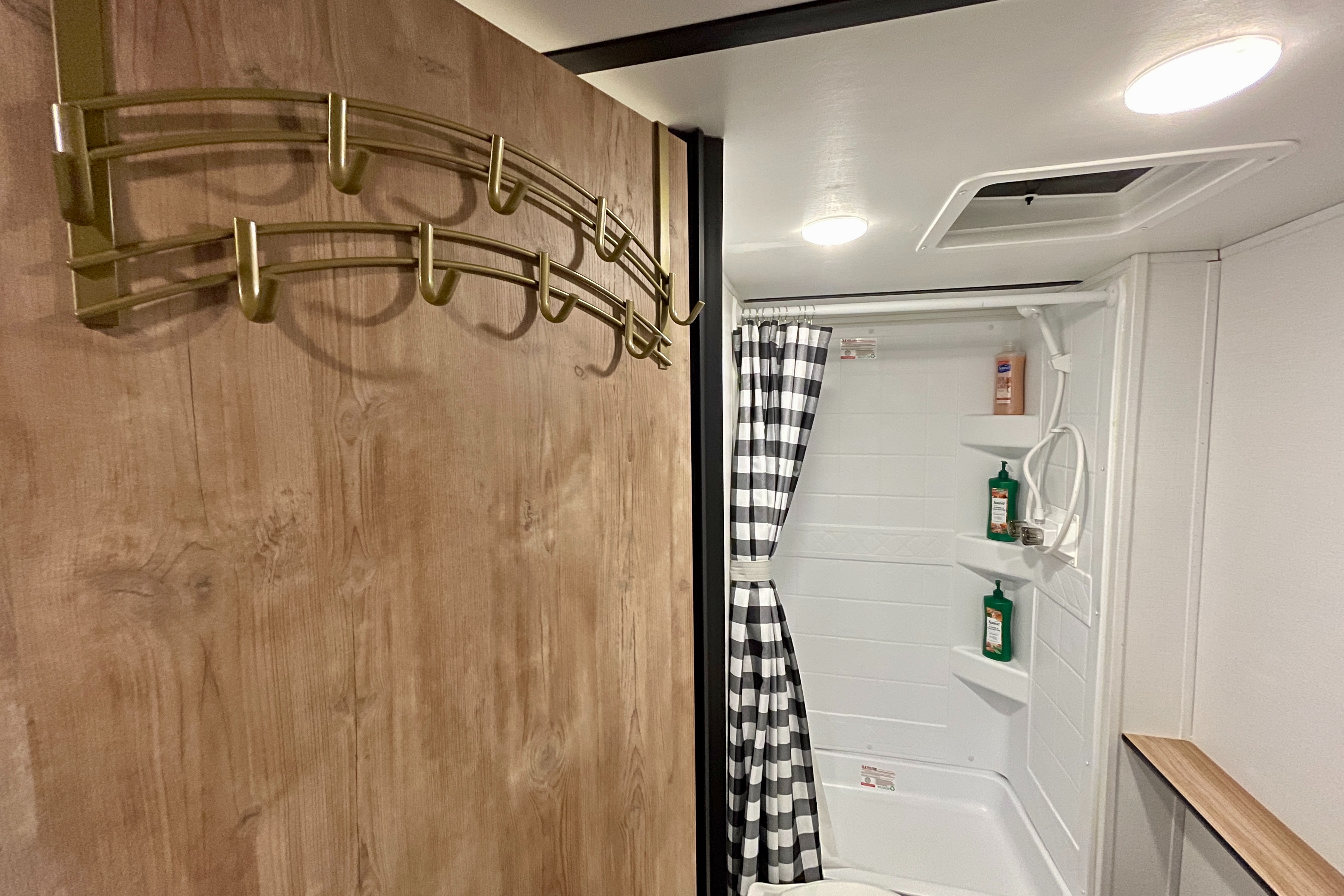 Keystone Springdale RV trailer Sleeps 7 Lightweight
