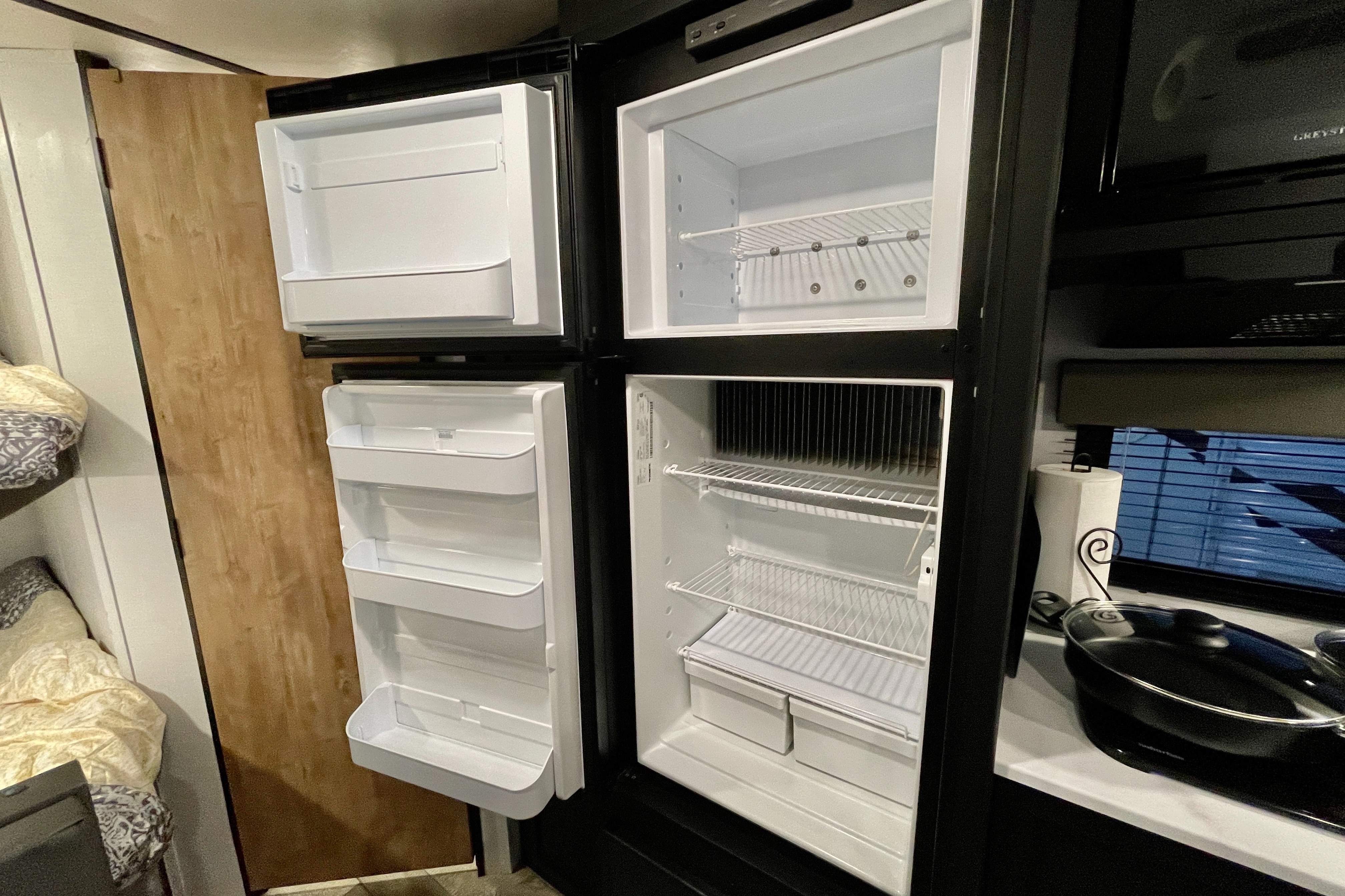 Keystone Springdale RV trailer Sleeps 7 Lightweight