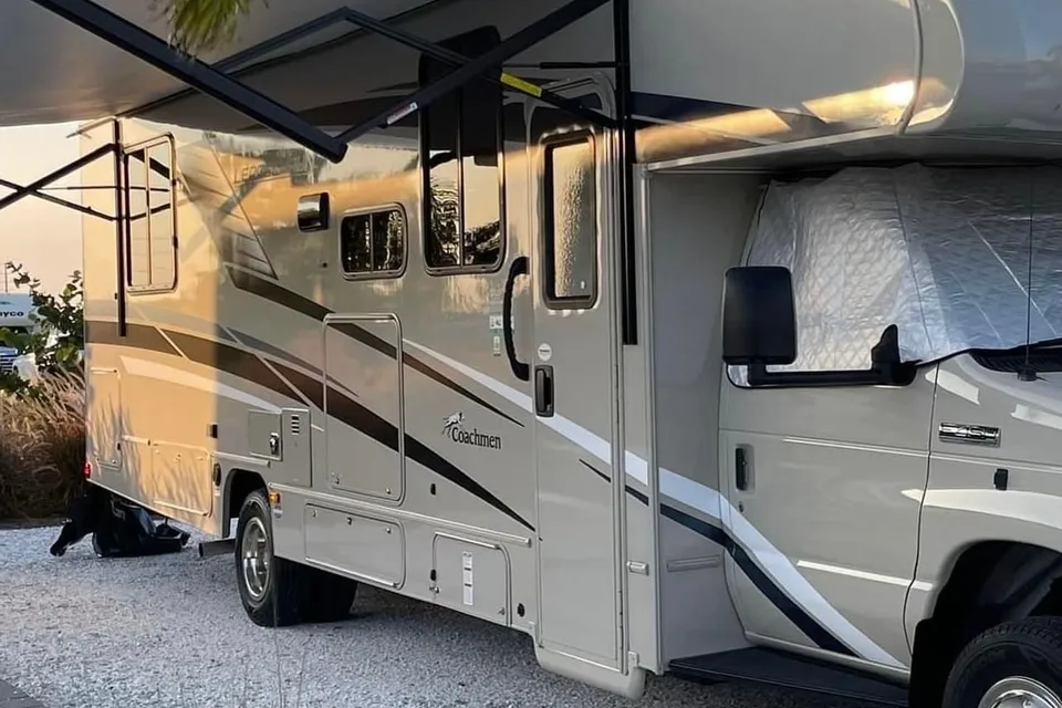 DAVID's Coachmen leprechaun 31.9 MB premier Class C