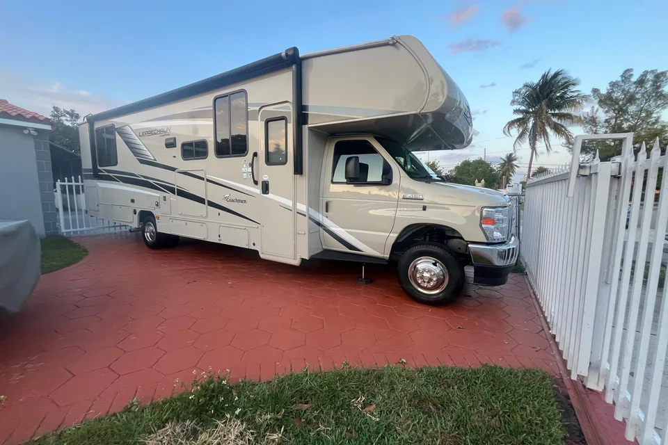 DAVID's Coachmen leprechaun 31.9 MB premier Class C