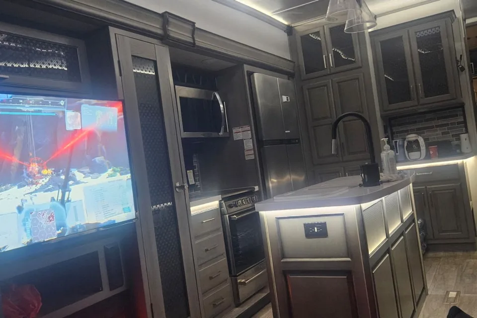Sebastien's Keystone  Montana Fifth Wheel