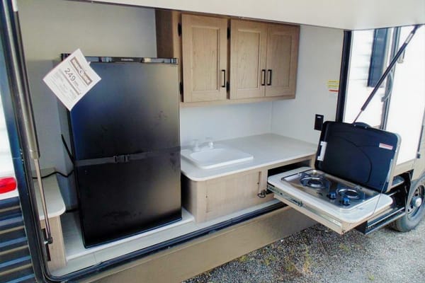 McMasters Keystone 318BR Hideout Travel Trailer