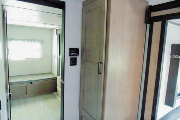 McMasters Keystone 318BR Hideout Travel Trailer