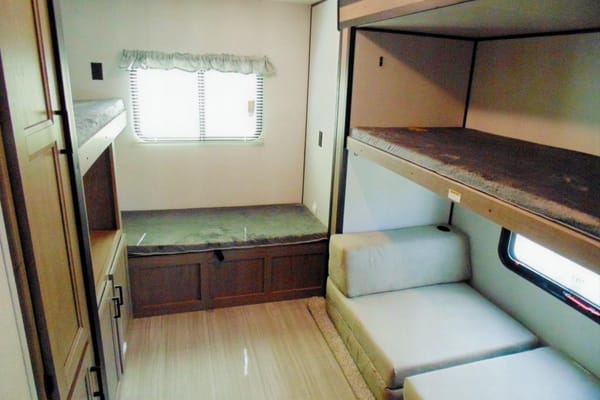 McMasters Keystone 318BR Hideout Travel Trailer