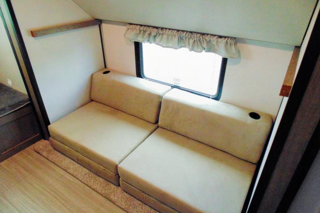 McMasters Keystone 318BR Hideout Travel Trailer