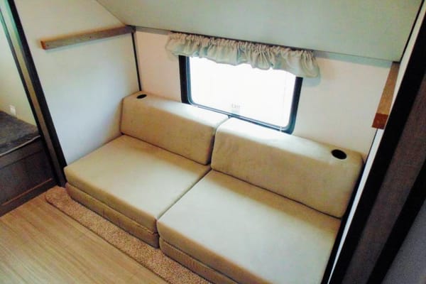 McMasters Keystone 318BR Hideout Travel Trailer