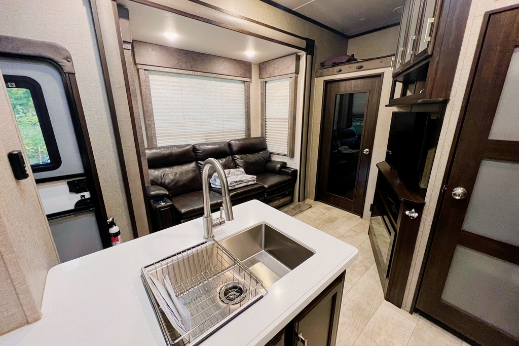 Jeramy's Grand Design Momentum 350 G Fifth Wheel