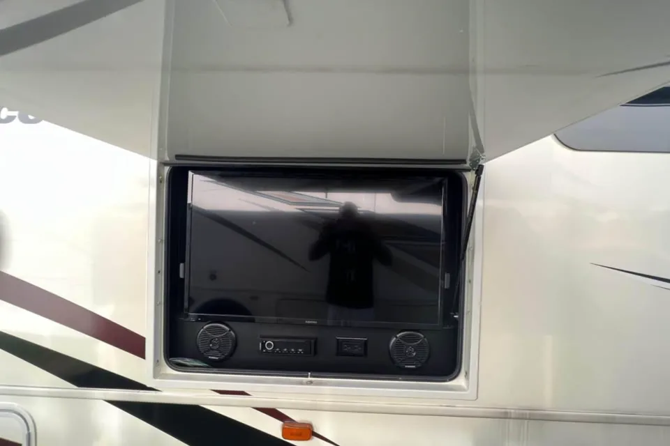 Ian's Jayco Precept 29V Class A