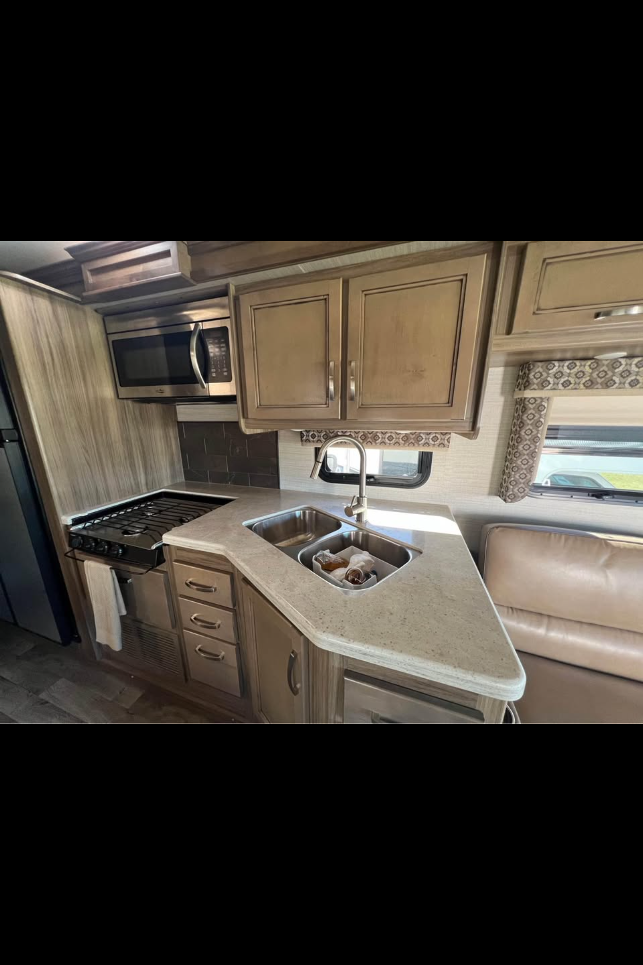 Ian's Jayco Precept 29V Class A