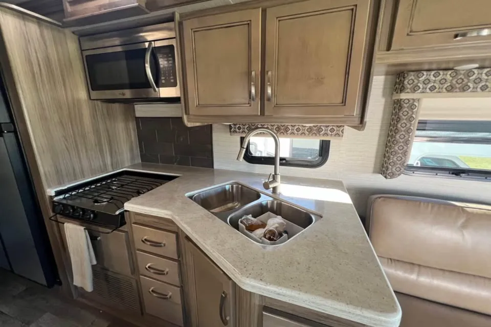 Ian's Jayco Precept 29V Class A