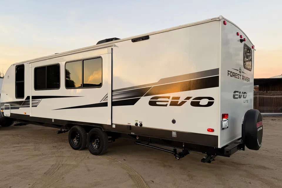 Brand New 2025 Forest River Evo Lite Travel Trailer