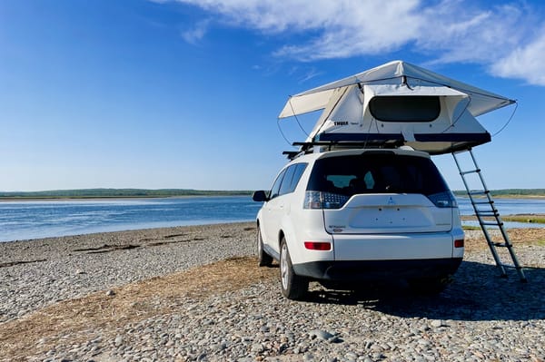 Olly the Outlander and Theo the Thule Popup Tent