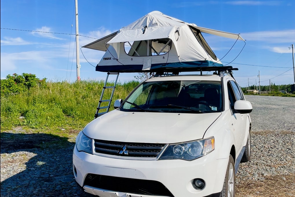 Olly the Outlander and Theo the Thule Popup Tent