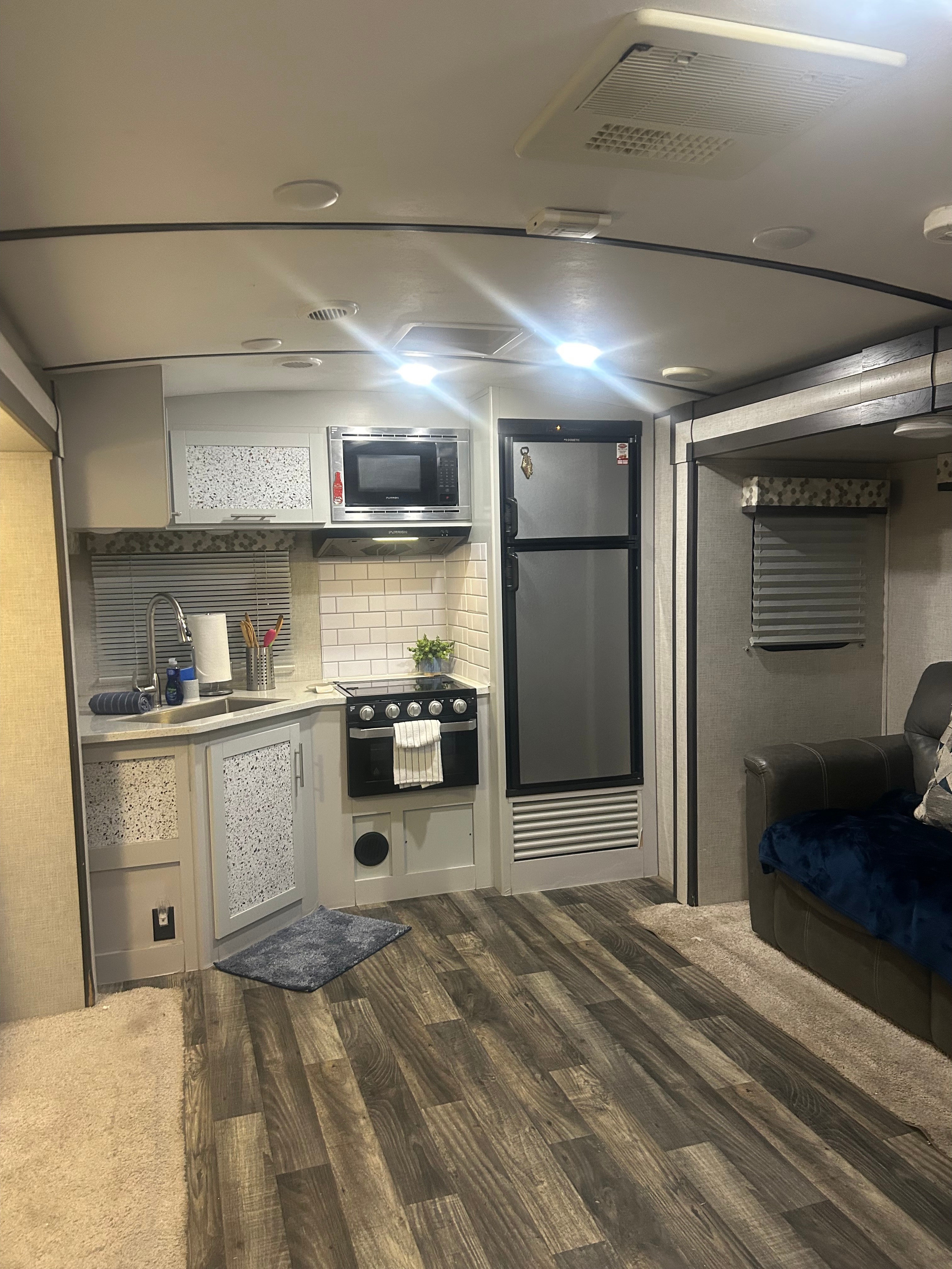 Cozy, comfortable, Friendly keystone Ultra lite Travel Trailer