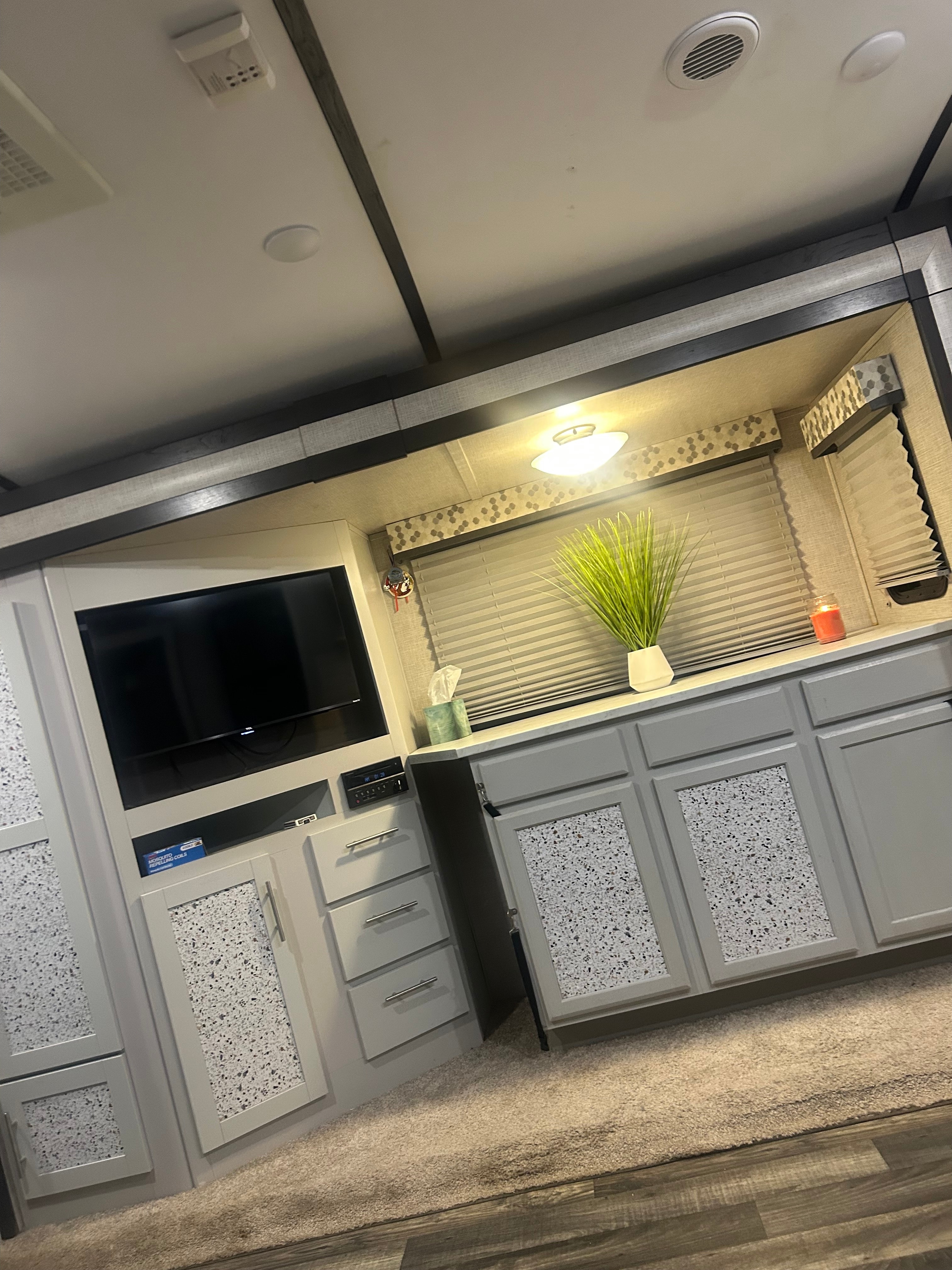 Cozy, comfortable, Friendly keystone Ultra lite Travel Trailer