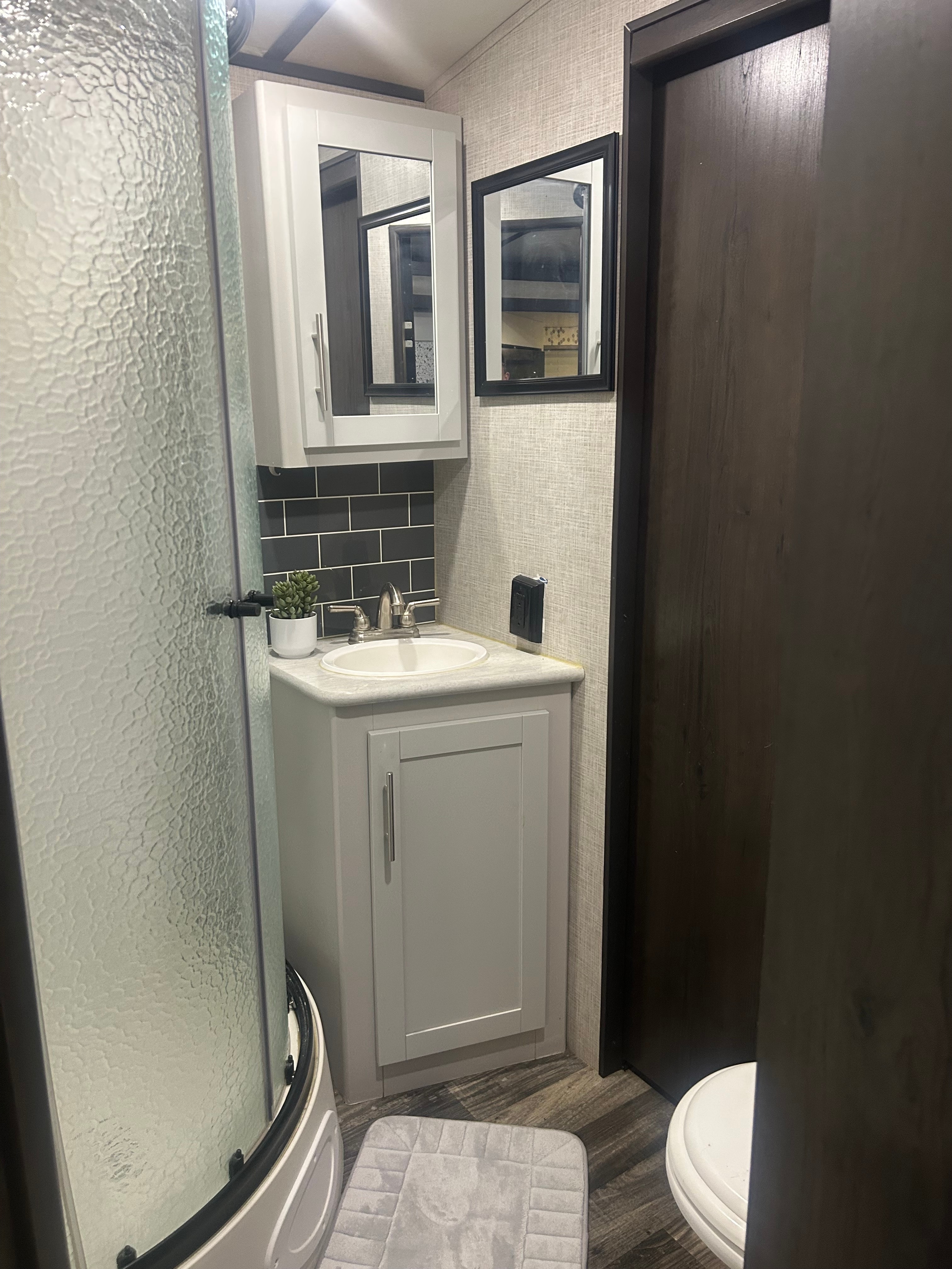 Cozy, comfortable, Friendly keystone Ultra lite Travel Trailer