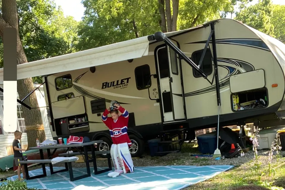 Mathew's Keystone 243 bhs Travel Trailer