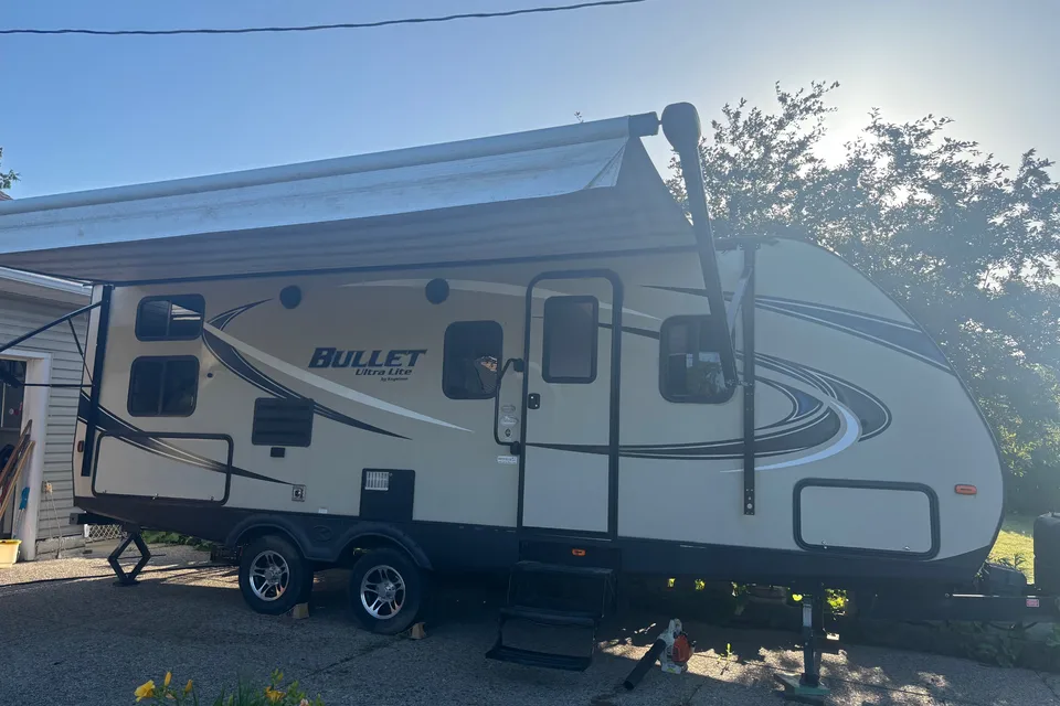 Mathew's Keystone 243 bhs Travel Trailer