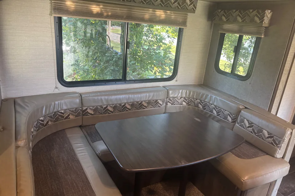 Mathew's Keystone 243 bhs Travel Trailer