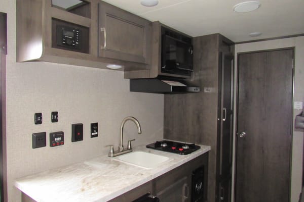 Eden's Rolling Oasis 🌴flexible Rates (CT,RI,MA,NH) EVERYTHING INCLUDED !!!
