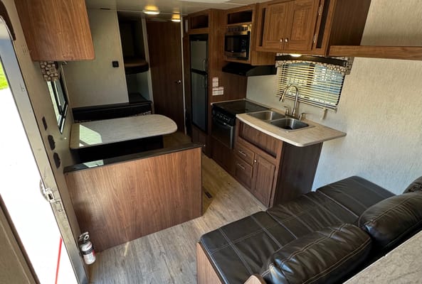Family Friendly Heartland Prowler Lynx 25lx Travel Trailer