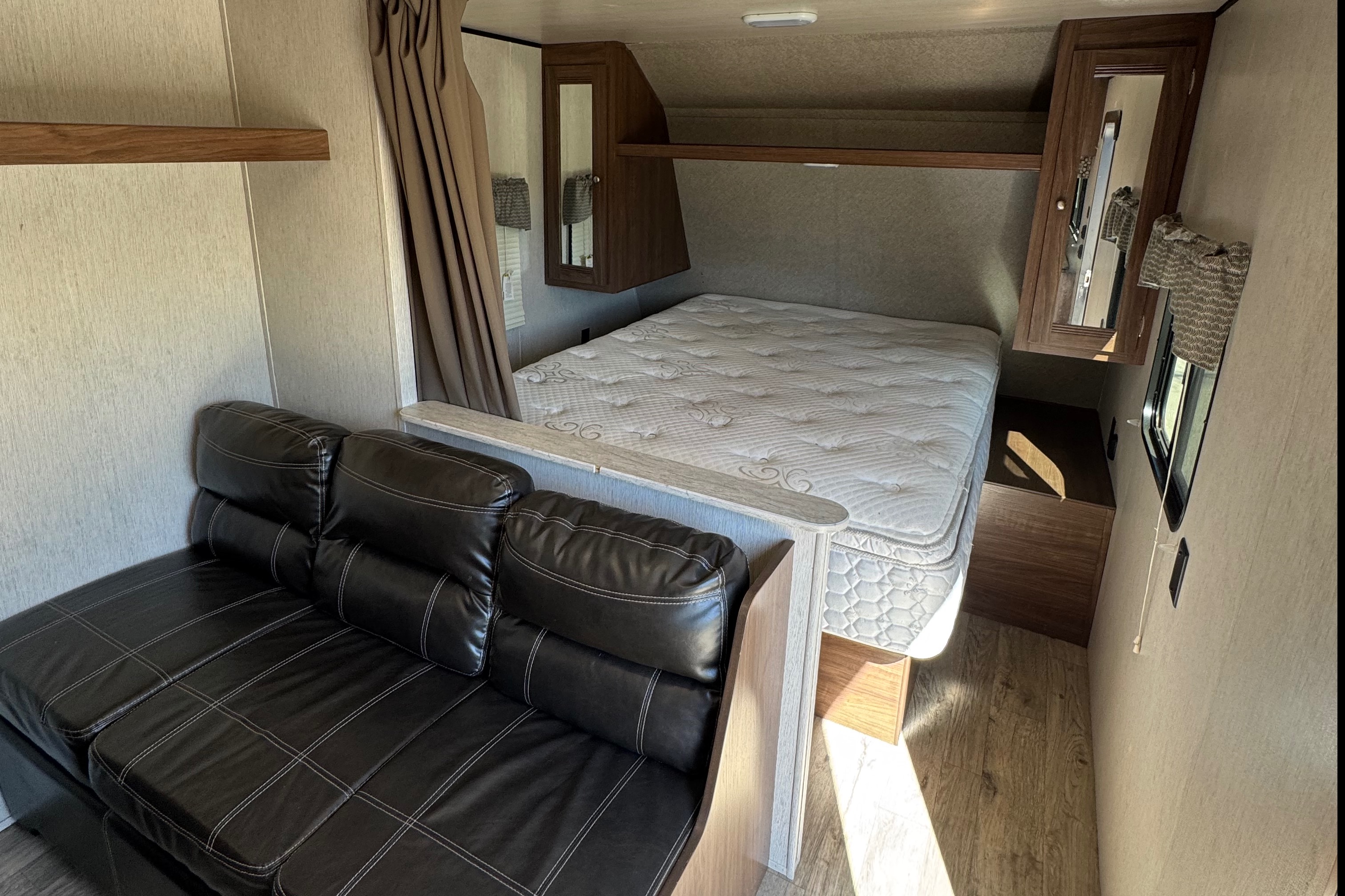 Family Friendly Heartland Prowler Lynx 25lx Travel Trailer