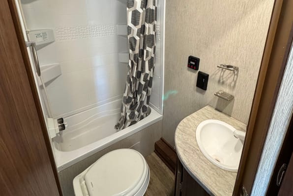Family Friendly Heartland Prowler Lynx 25lx Travel Trailer