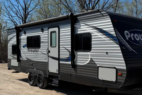 Family Friendly Heartland Prowler Lynx 25lx Travel Trailer