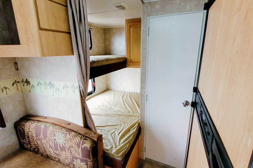 Wes's Thor Wave 25BH Travel Trailer