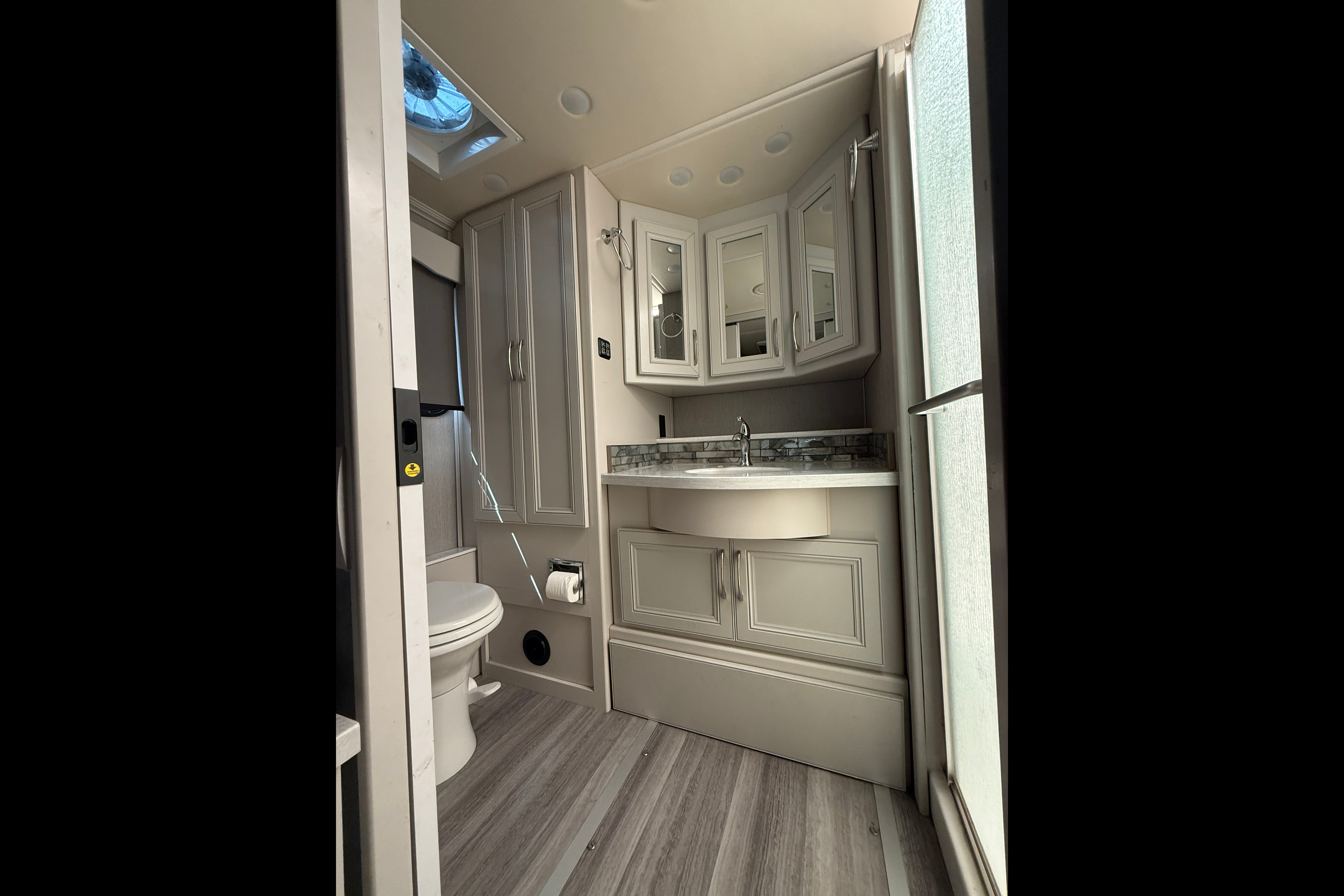 Leo's Legend 2022 Holiday Rambler Navigator 38N