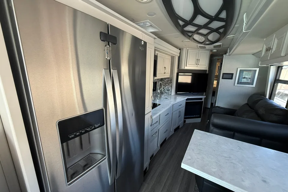 Leo's Legend 2022 Holiday Rambler Navigator 38N
