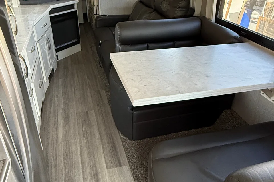 Leo's Legend 2022 Holiday Rambler Navigator 38N