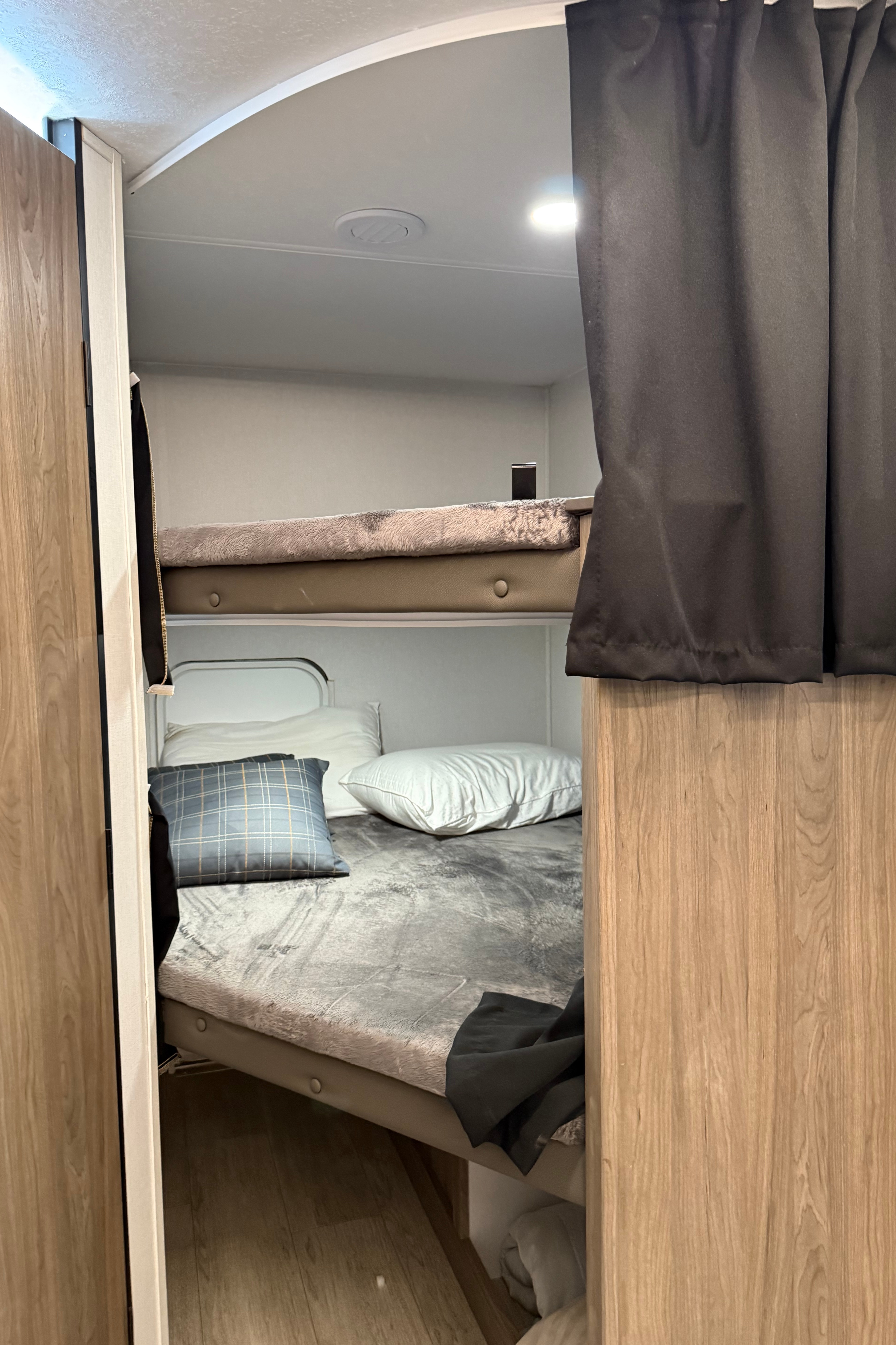Joe's Coachmen Freedom Express 288BHS Travel Trailer