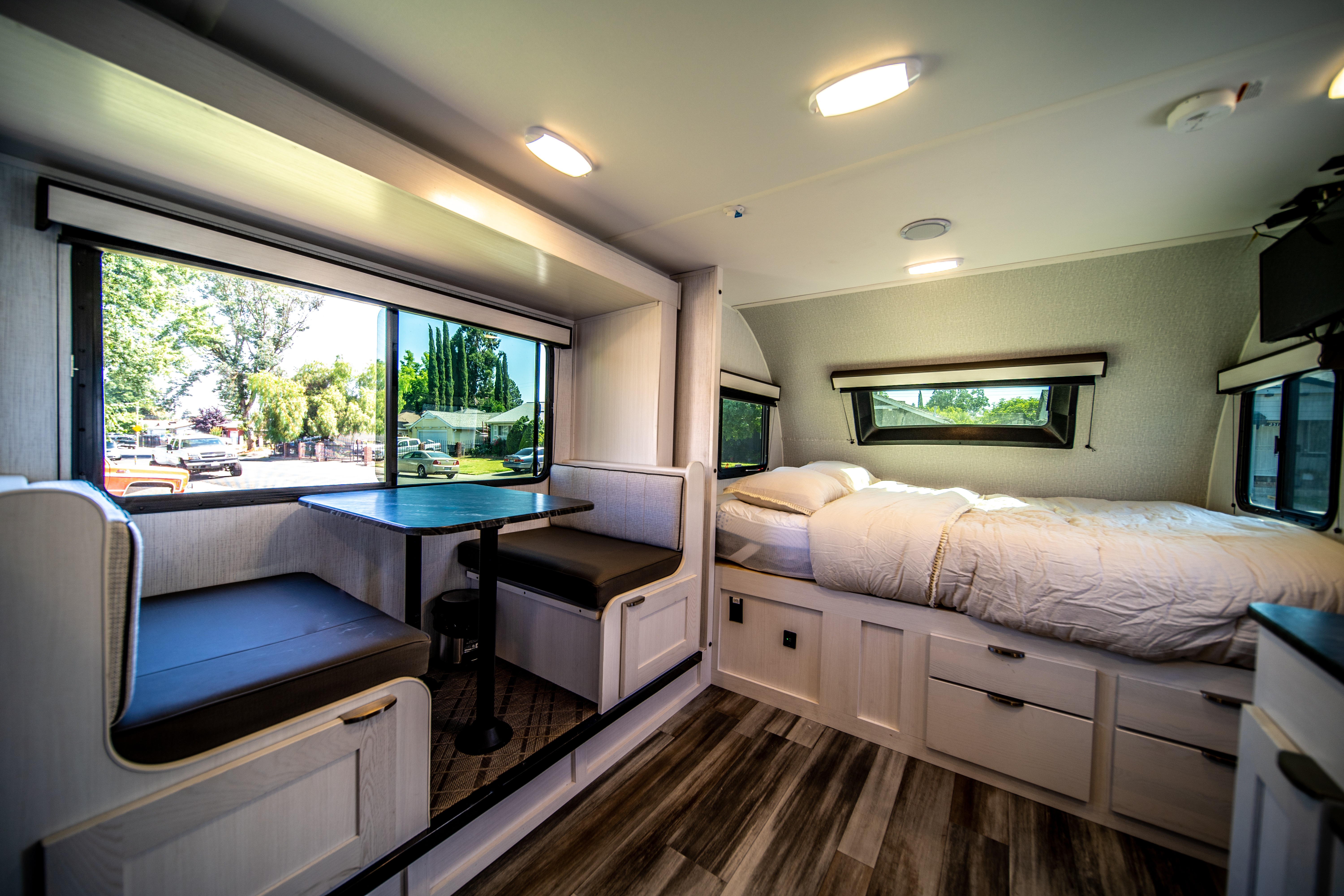 2023 Trailer Under 5000lbs (Sleeps 6 & Delivery)