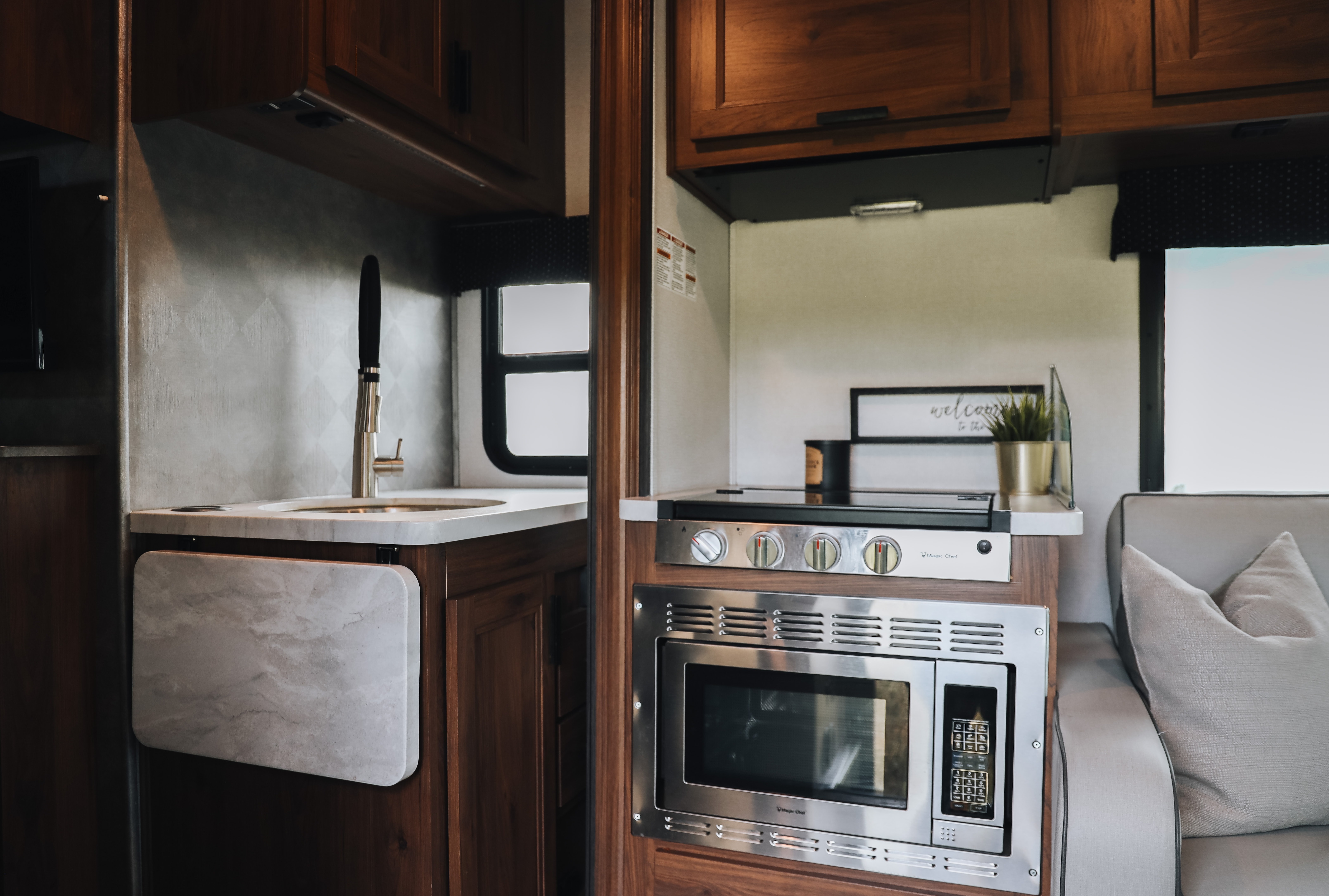 Mamma Dukes 2021 32ft Forester Motorhome