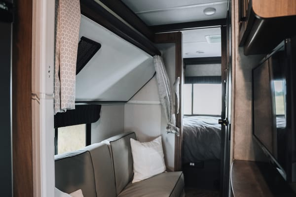 Mamma Dukes 2021 32ft Forester Motorhome